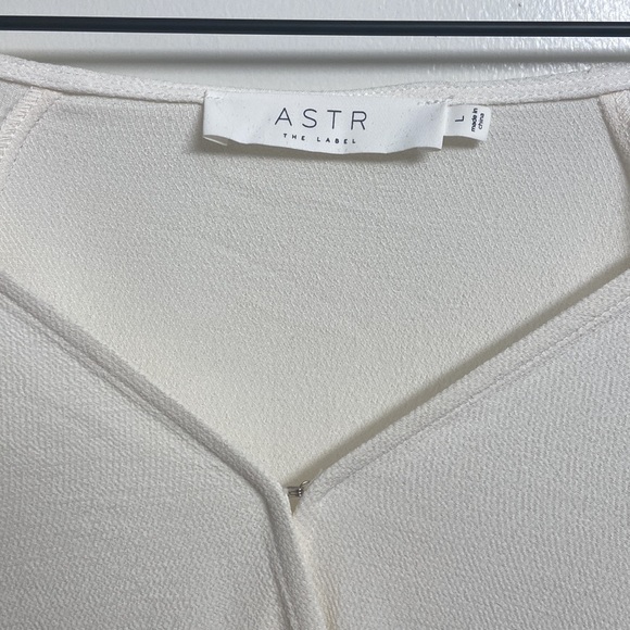 ASTR the label 💟 Women's Long Balloon Sleeve V-Neck Blouse Essex Faux Wrap Top - Picture 4 of 7